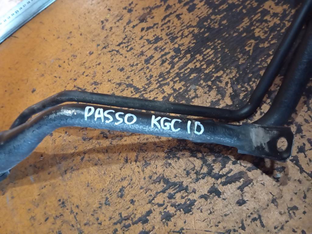 PASSO KGC10 ЗАЛИВНАЯ ГОРЛОВИНА БЕНЗОБАКА Toyota Passo 1
