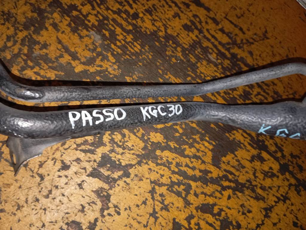 PASSO KGC30 ЗАЛИВНАЯ ГОРЛОВИНА БЕНЗОБАКА Toyota Passo 1