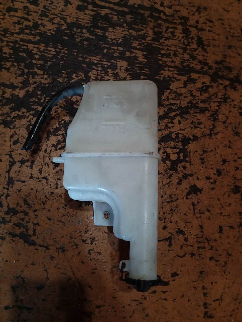 DEMIO DE3FS БАЧОК РАСШИРИТЕЛЬНЫЙ Mazda Demio 1