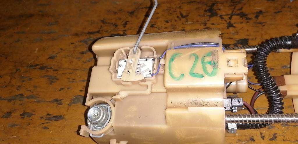 SERENA C26 БЕНЗОНАСОС 17040 1VA0A Nissan Serena 1