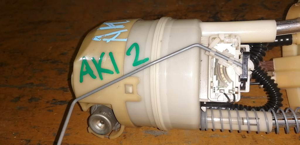 MARCH AK12 БЕНЗОНАСОС 17040 AX010 Nissan March 1