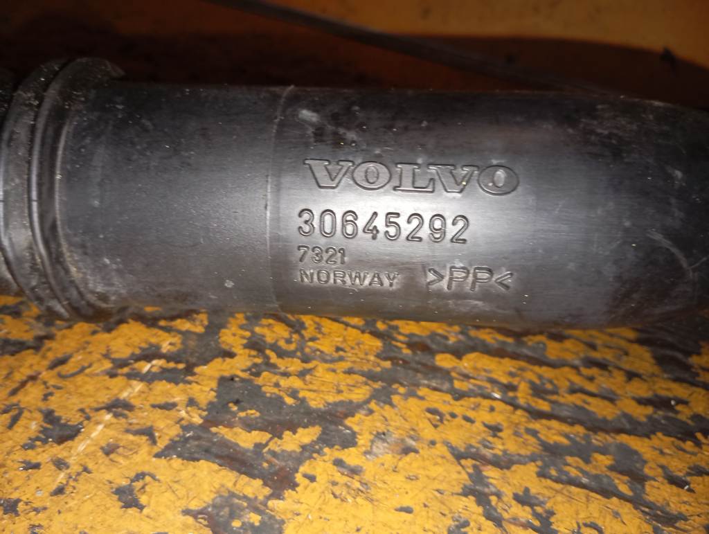 VOLVO XC90 ПАТРУБОК ВОЗДУШНЫЙ 30645292 Volvo XC90 1