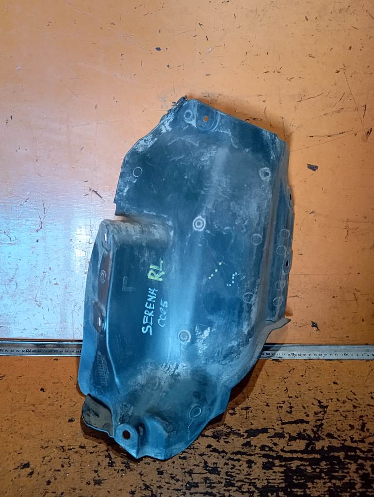 подкрылок Nissan Serena 0
