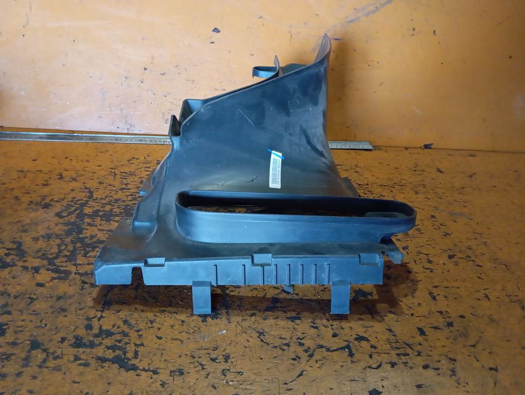 DISCOVERY 5 ВОЗДУХОЗАБОРНИК HY32-8C465-AD, дефект Land Rover Discovery 4