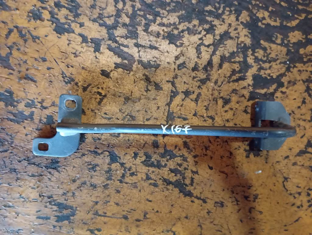 кронштейн капота Mercedes-Benz X-Class 0
