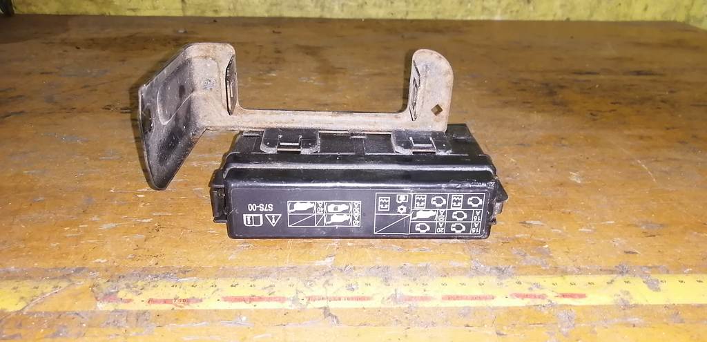 STEPWGN RF5 БЛОК РЕЛЕ И ПРЕДОХРАНИТЕЛЕЙ 1 Honda Stepwgn 1