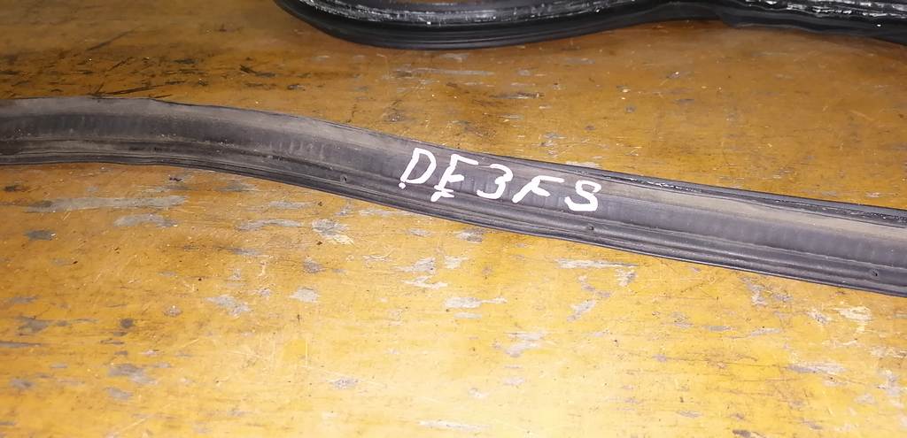 DEMIO DE3FS УПЛОТНИТЕЛЬ 5-Й ДВЕРИ Mazda Demio 1