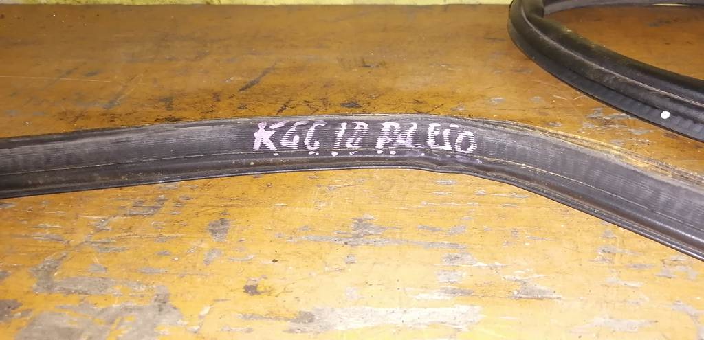 PASSO KGC10 УПЛОТНИТЕЛЬ 5-Й ДВЕРИ Toyota Passo 1