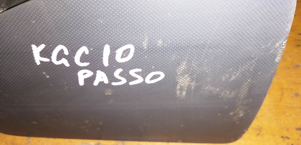 PASSO KGC10 НАКЛАДКА AIRBAG ПАССАЖ. Toyota Passo 1