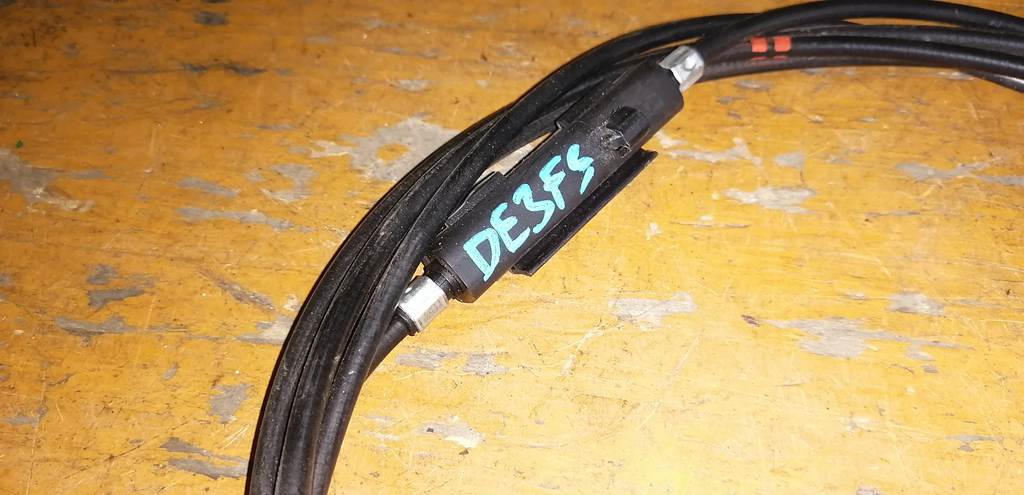 DEMIO DE3FS ТРОС ЛЮЧКА БЕНЗОБАКА Mazda Demio 1