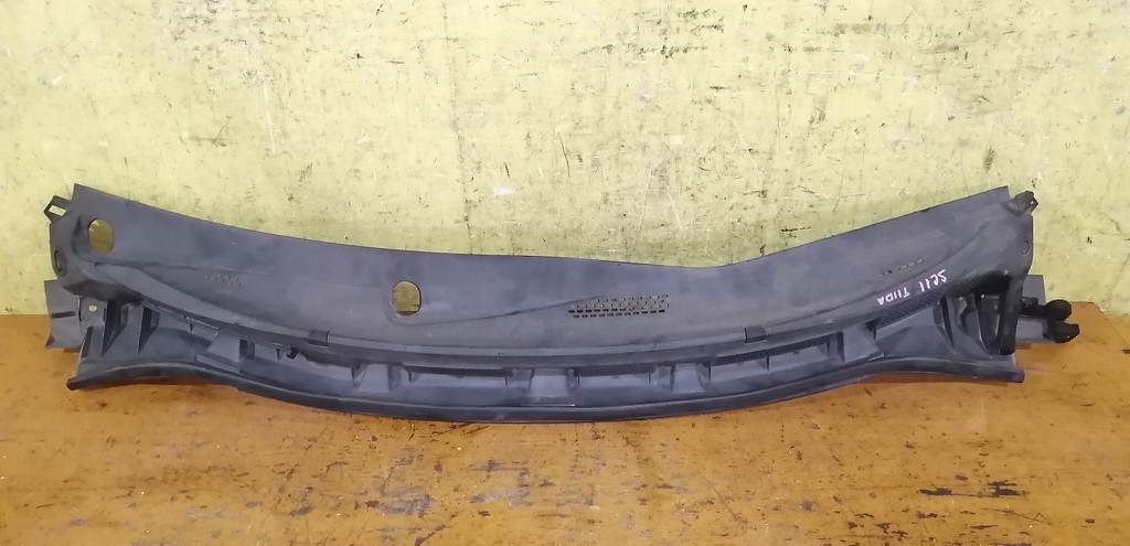жабо Nissan Tiida Latio 0