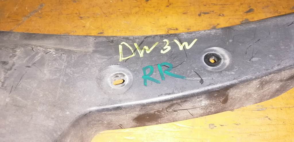 DEMIO DW5W ПОДКРЫЛОК ЗАДНИЙ ПРАВЫЙ Mazda Demio 1