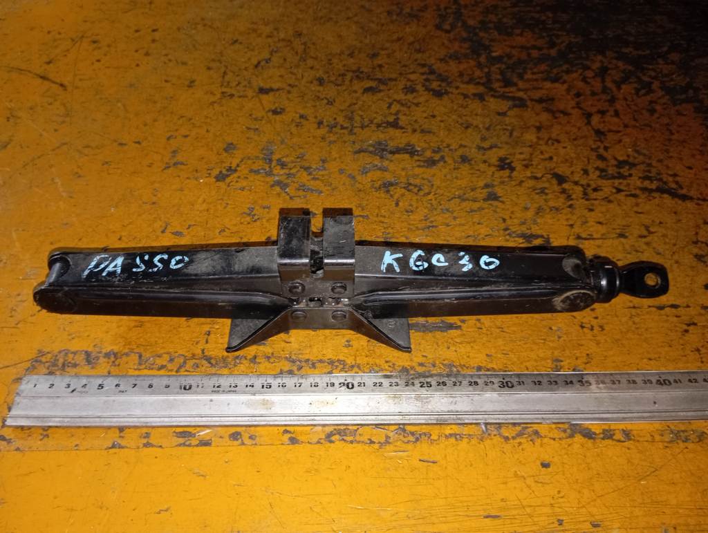 домкрат Toyota Passo 0