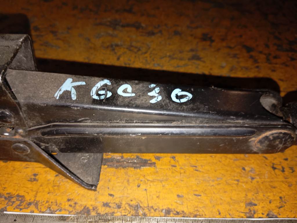 PASSO KGC30 ДОМКРАТ Toyota Passo 1