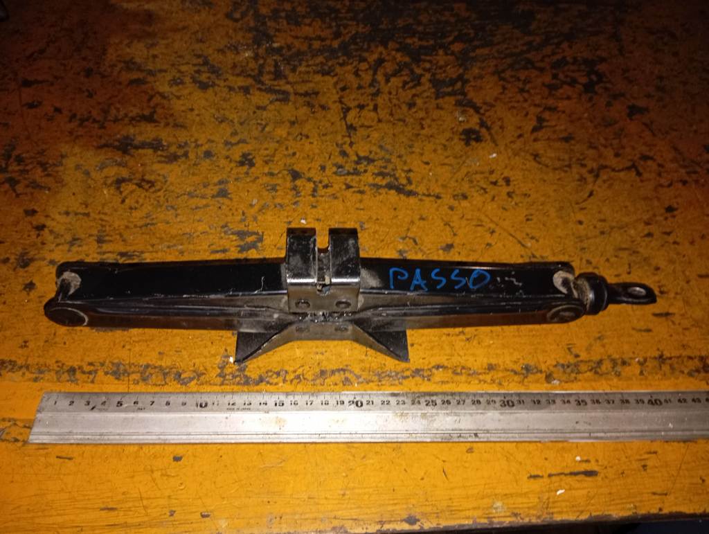 домкрат Toyota Passo 0