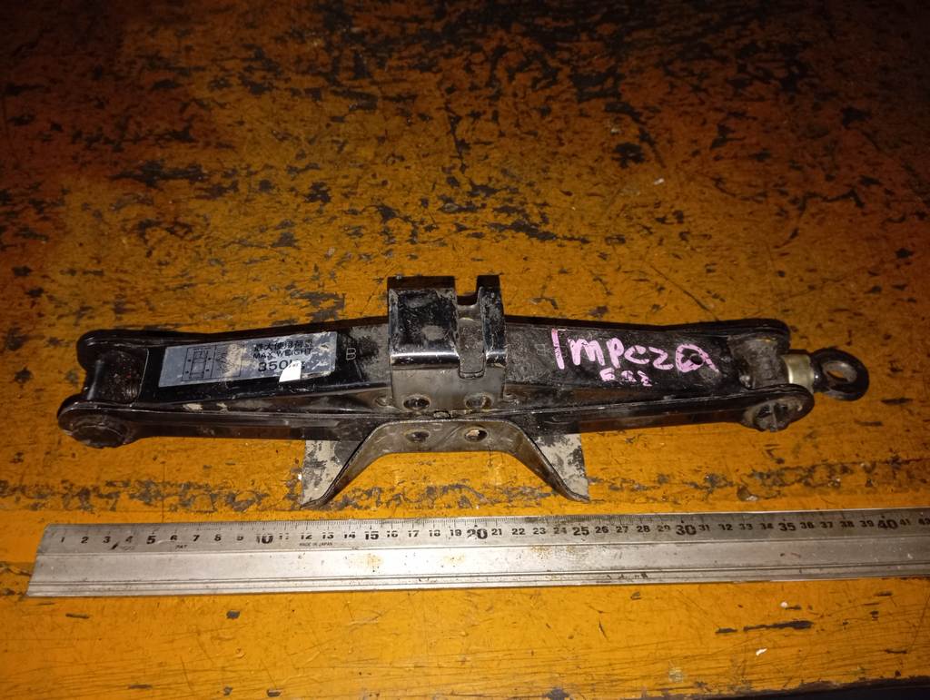 домкрат Subaru Impreza 0