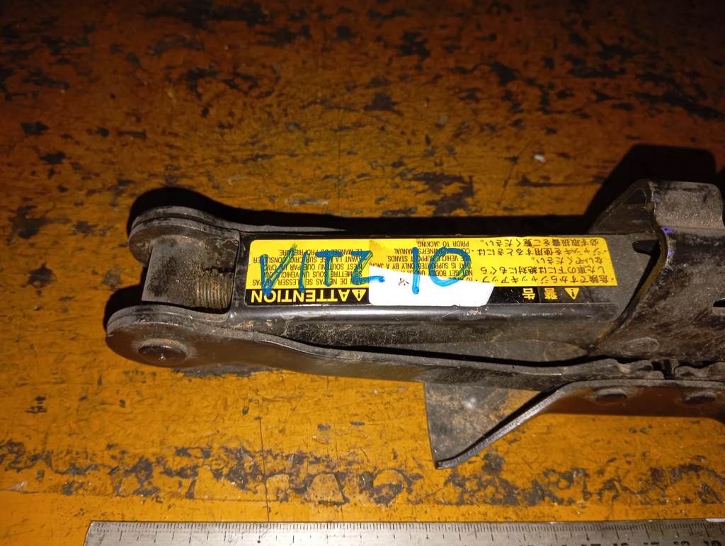 VITZ SCP10 ДОМКРАТ 700 kg Toyota Vitz 1