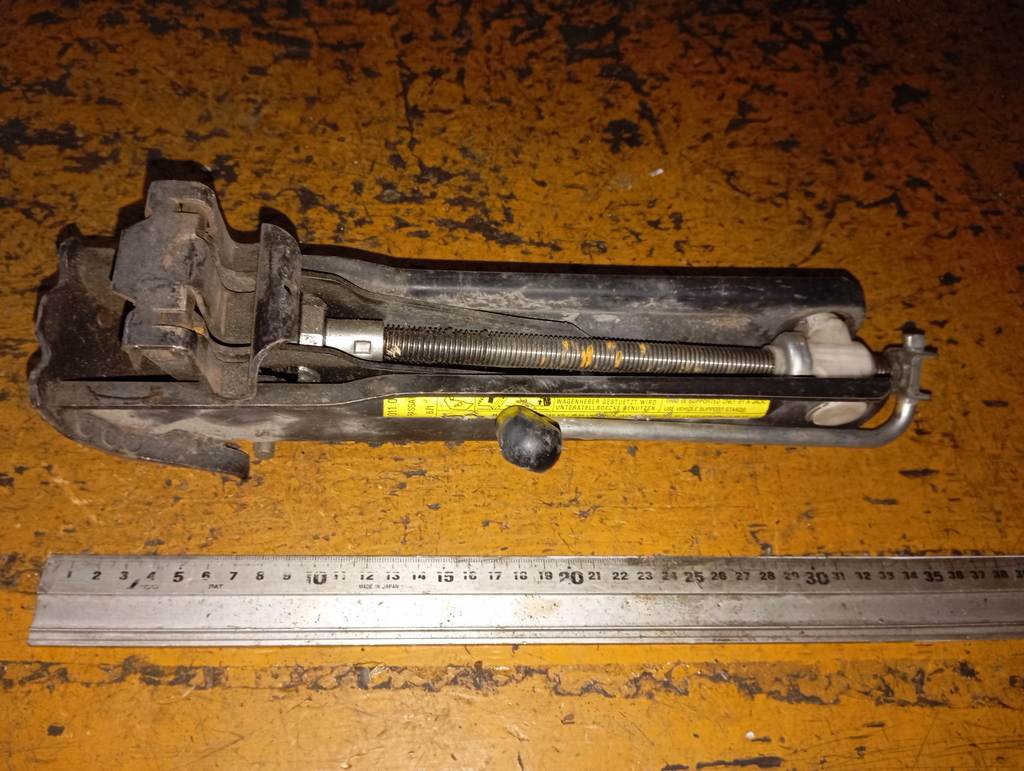PASSAT B6 ДОМКРАТ 1150 kg 3C0 011 031 B Volkswagen Passat 1