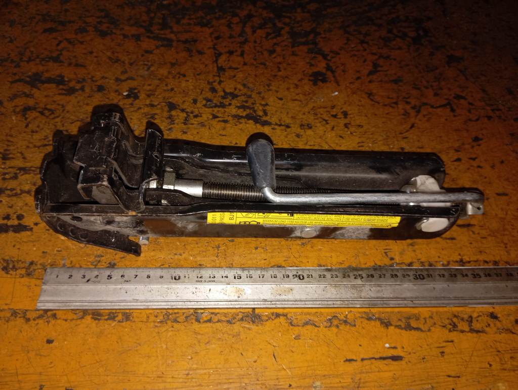 PASSAT B6 ДОМКРАТ 1150 kg 3C0 011 031 B Volkswagen Passat 1