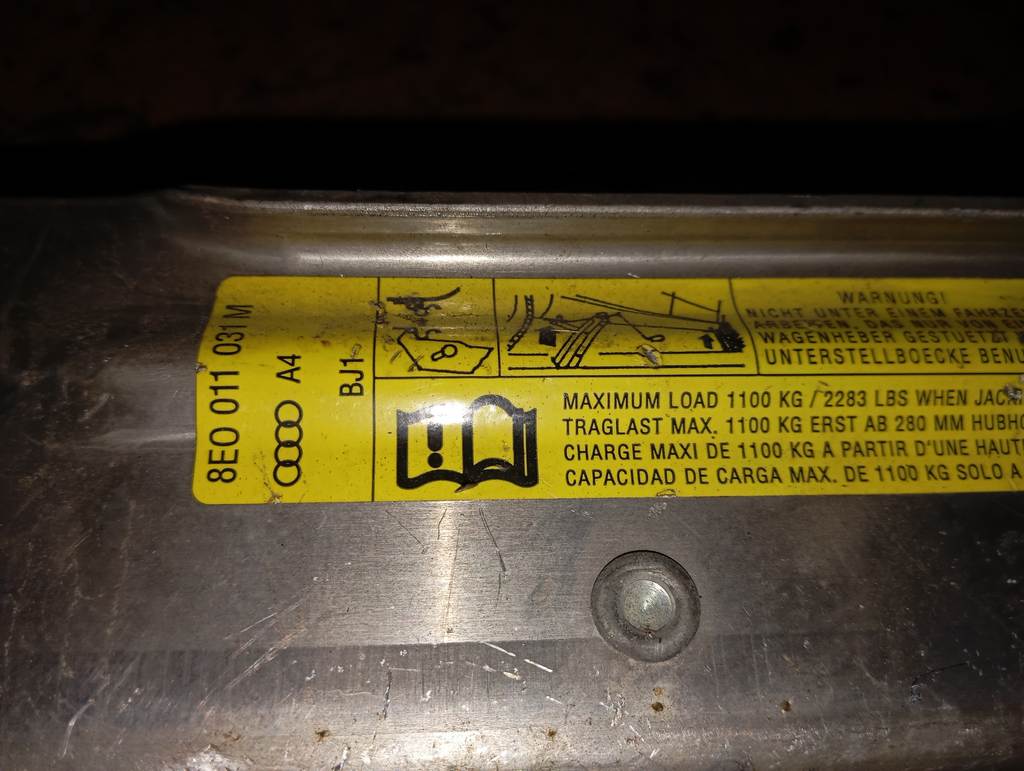 AUDI A4 ДОМКРАТ 1100 kg 8E0 011 031 M Audi A4 1
