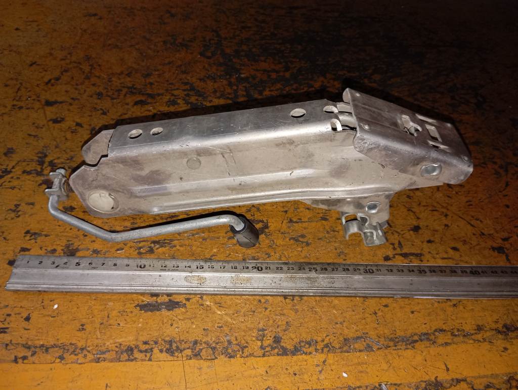 домкрат Audi A4 0