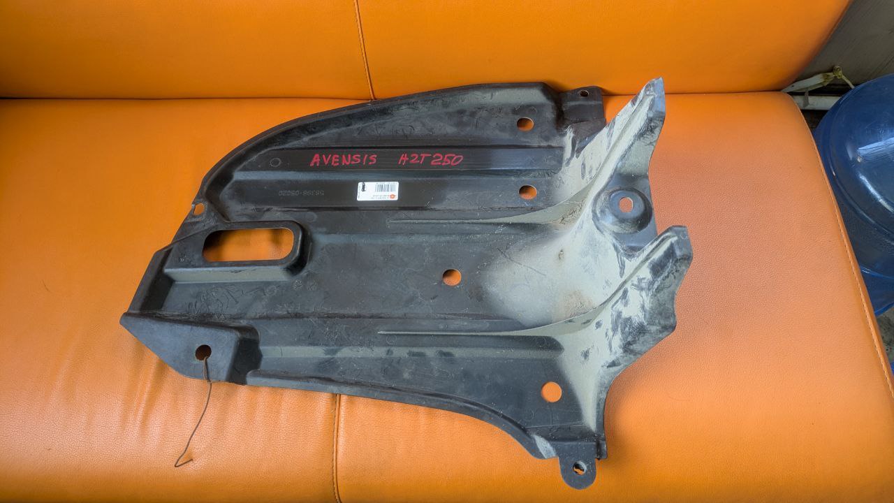 AVENSIS AZT250 ЗАЩИТА БАМПЕРА ЗАД. 58398-05020 Toyota Avensis 1