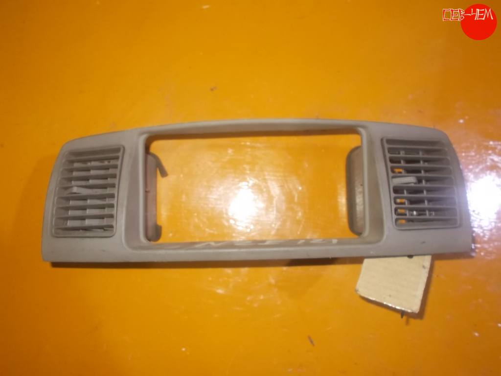 FILDER NZE121 КОНСОЛЬ МАГНИТОФОНА TOYOTA COROLLA FIELDER