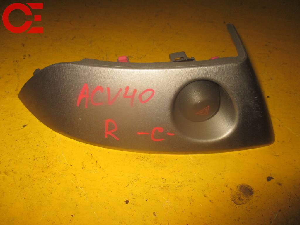 кнопка аварийной сигнализации Toyota RAV4