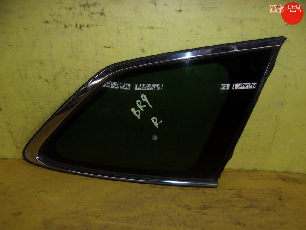 стекло собачника Subaru Legacy