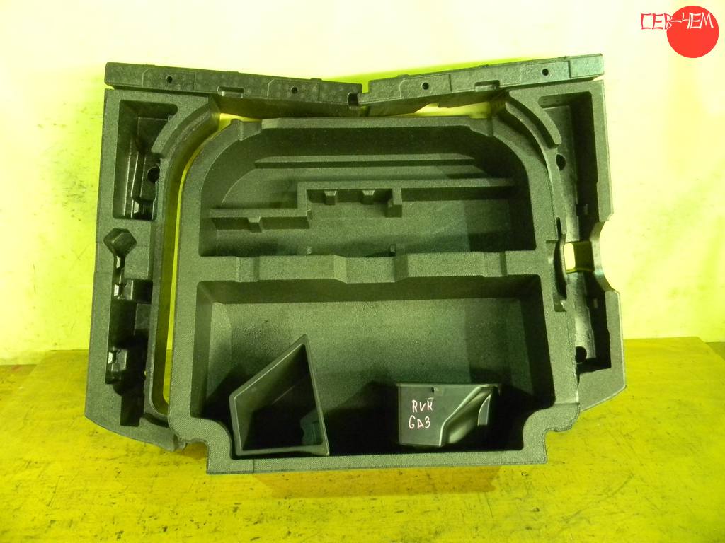 пластиковая панель обшивки багажника Mitsubishi RVR