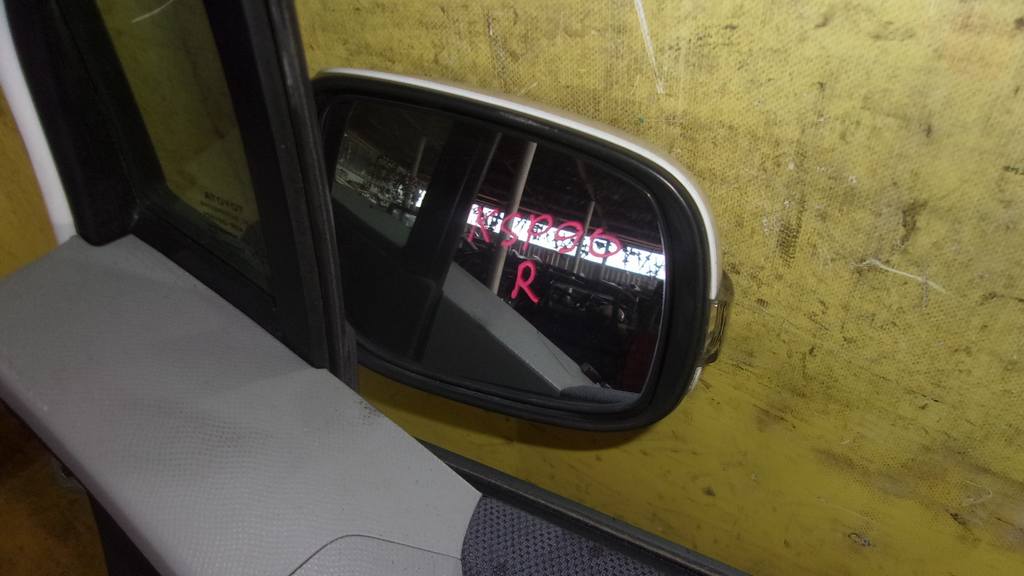 зеркало Toyota Vitz
