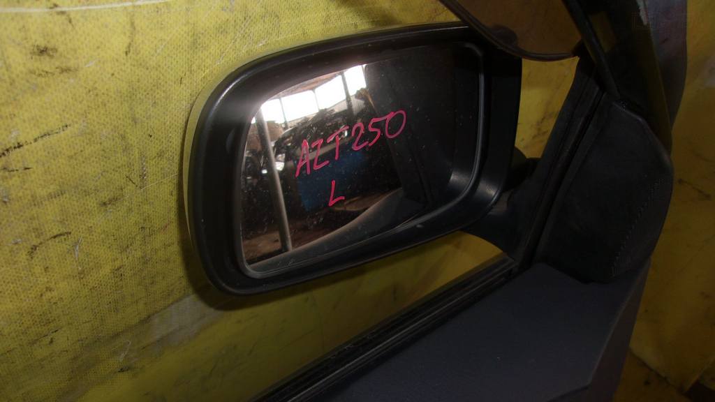 зеркало Toyota Avensis