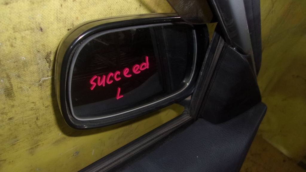 зеркало Toyota Succeed