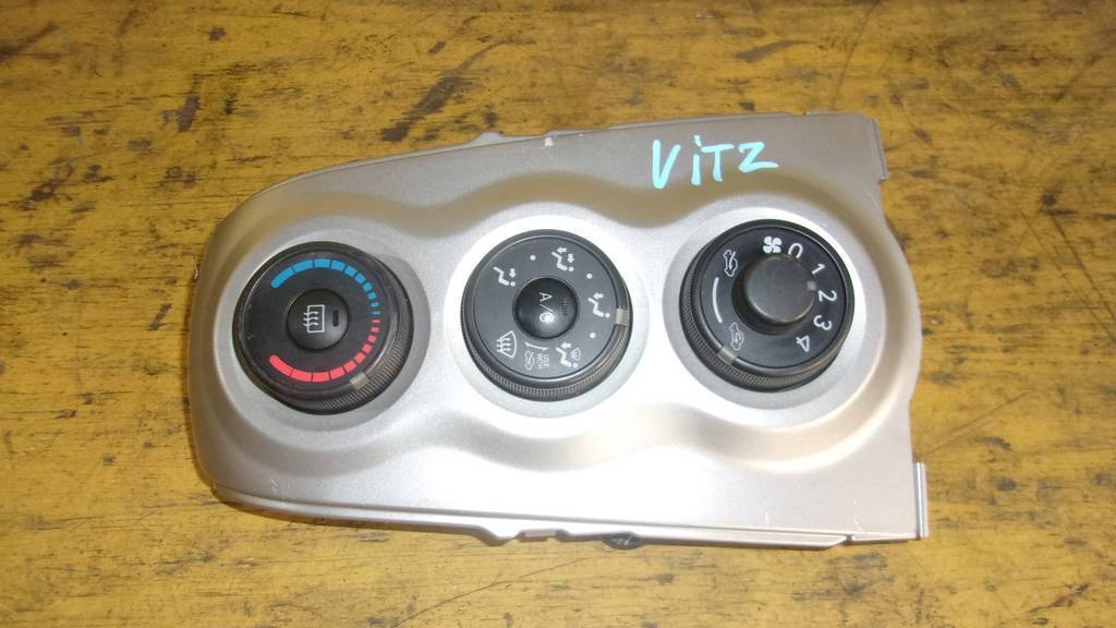 климат-контроль Toyota Vitz