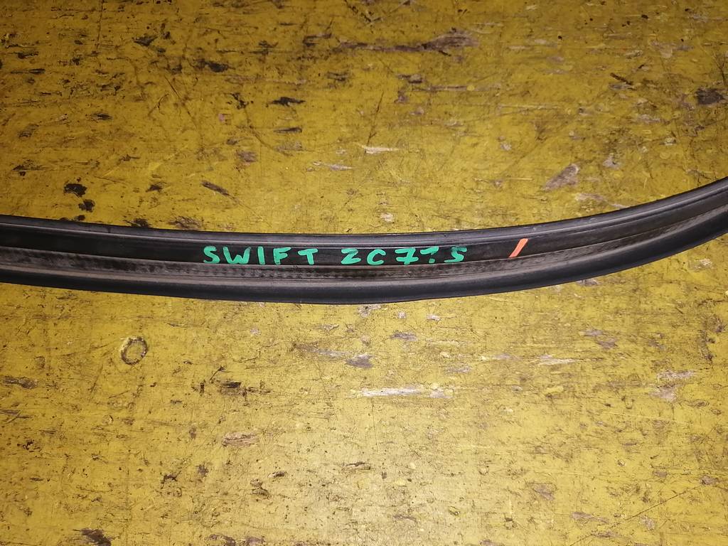 SWIFT ZC71W МОЛДИНГ НА КРЫШУ 1 Suzuki Swift
