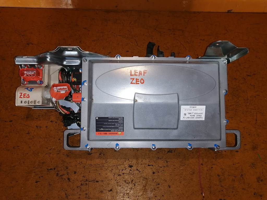 блок управления зарядкой аккумулятора Nissan Leaf